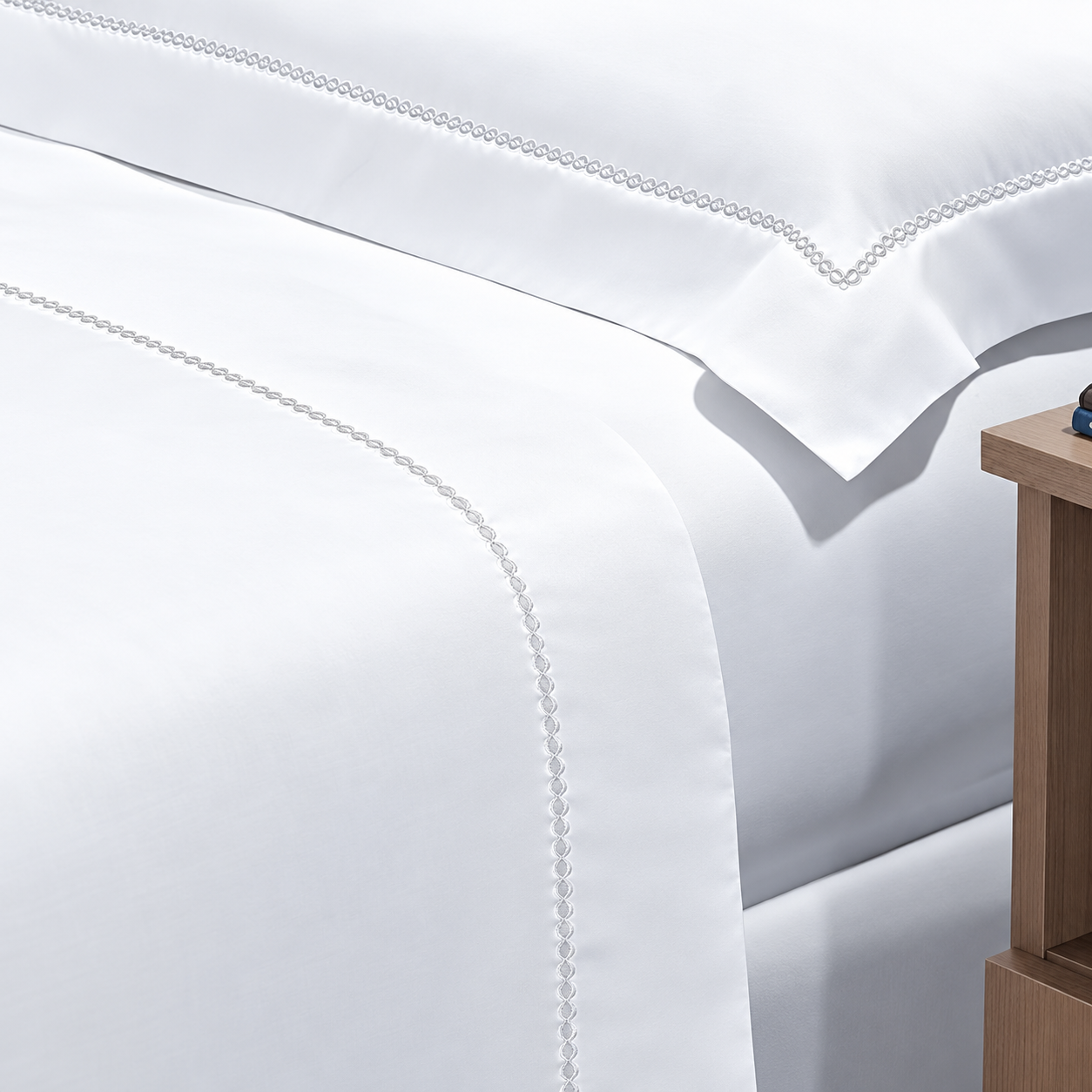 JG CAMA NEO CLASSICO BORD KING BRANCO